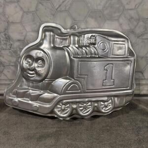 Wilton Cake Pan 2105-1349 Thomas Train 1 Cake Silver‎ Aluminum